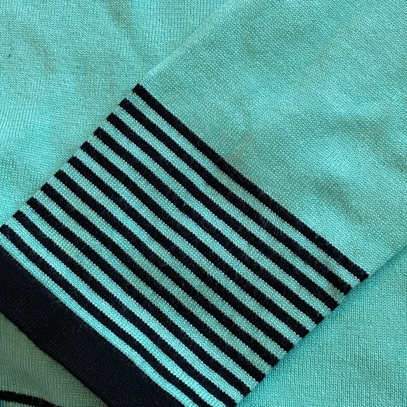 Green and Black sweater - Picture 3 of 3